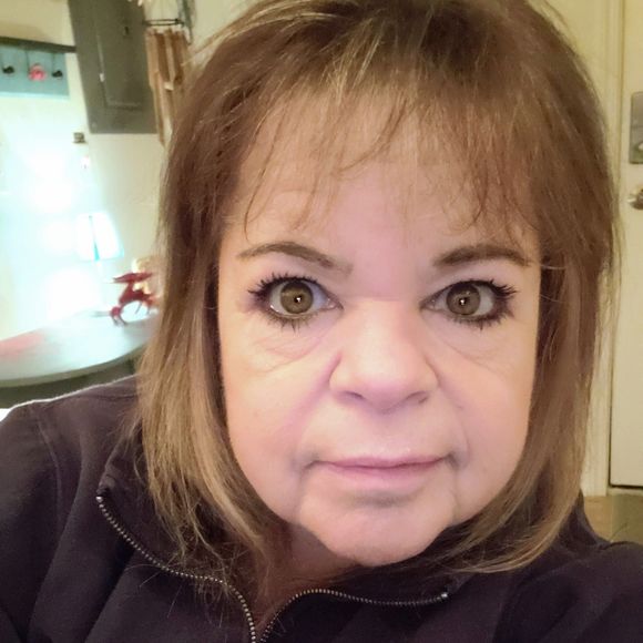 Meet your Posher, Laurie - Picture 1 of 1